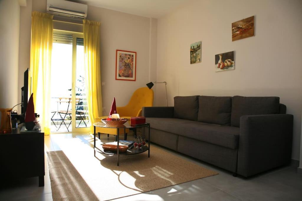 Lovely Sea Front Apartment Itea Esterno foto