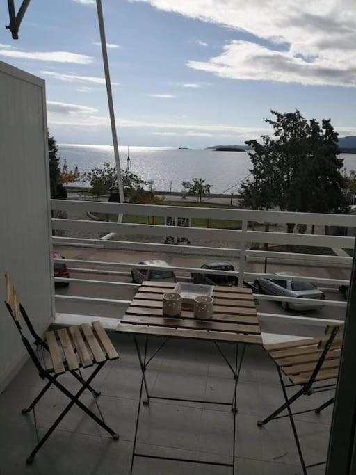 Lovely Sea Front Apartment Itea Esterno foto